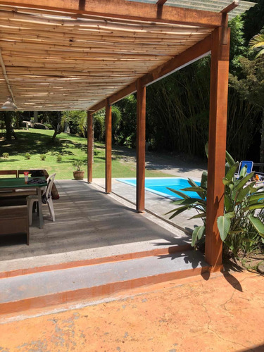 Casa Com Piscina - Bombinhas-sc. Brasil