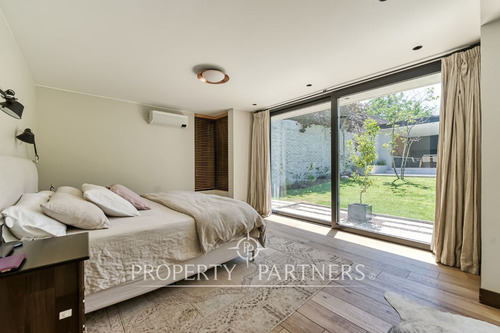 Espectacular Casa Con Precioso Quincho En Excelent...