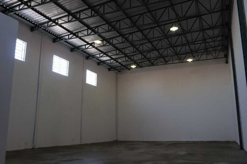 Imagem 7 de 11 de Barracão Recém Construído Via Norte 4.000,00 - 7572