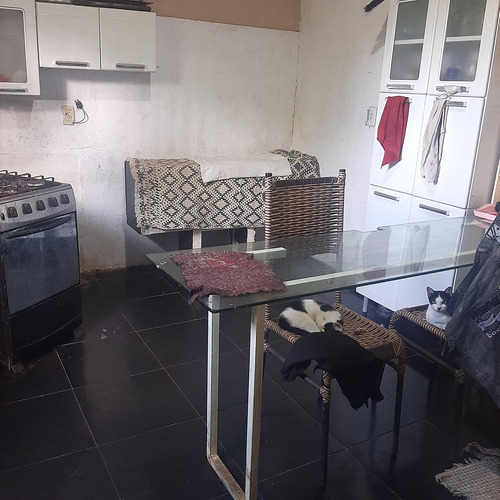 Vende Se Uma Belissima Casa Com Ponto Comercial .