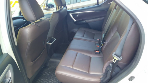 Imagem 11 de 11 de Toyota Hilux Sw4 2.7 Srv 7 Lugares 4x2 16v Flex 4p