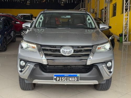 Toyota Hilux SW4 2.8 SRX 4X4 7 LUGARES 16V TURBO INTERCOOLER DIESEL 4P AUTOMÁTICO