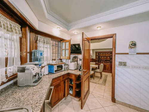 Imagen 11 de 26 de Espectacular Casa De Categoría En Lo Mejor De Adrogué Con Parque