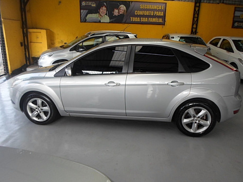 Imagem 4 de 13 de Ford - Focus Hatch 2.0 Manual 2011 Completo