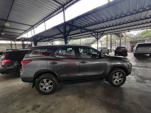 Imagen 2 de 6 de Toyota Fortuner