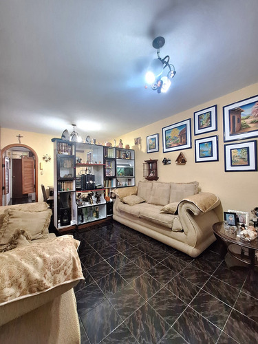 En Venta Apartamento Ubicado En Los Teques.bloque 15. Jmus