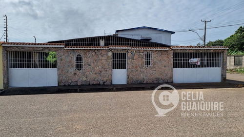 Se Vende Casa En Punta De Mata, Urbanización Raul Leoni. Estado Monagas.