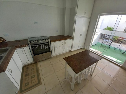 Edgar Centeno, Profesional Inmobiliario Vende Townhouse En Urbanizacion Monte Carmelo San Diego #22-15843