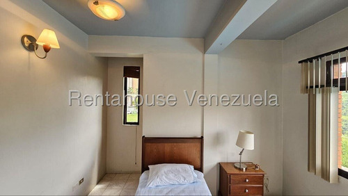 En Venta Hermosa Casa En Excelente Ubicación En Los Samanes 25-17999