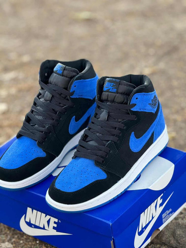 Jordan 1 Retro Gamuza Azul (26.5)