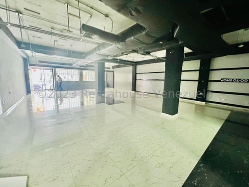 Se Alquila Hermoso Edificio Comercial Ubicado A Pie De Calle En Chacao