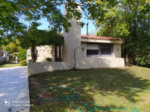 Casa Reciclada En Pinares A 4 De El Mar , En Barrio Tranquilo 