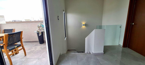 Espectacular Residencia $3,3,00,000 Ubicado En Pachuca