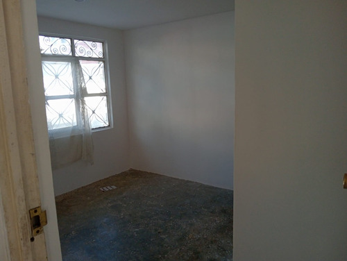 Casa De Un Solo Nivel Bastante Amplia, Ubicada En Buena Zona