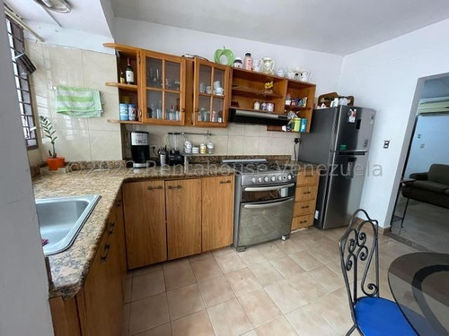 Imagen 20 de 30 de Casa En Venta Fundalara Este Barquisimeto, Calle Cerrada, Cerco Electrico, Amplio Estacionamiento, Servicio De Agua Constante, Info. 0424-5337900, Nds 02/06