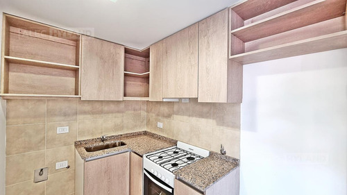 Imagen 6 de 30 de Departamento 2 Ambientes En Venta - La Lucila-vias/maipu