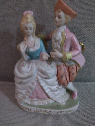 Bibelô Casal Romântico Em Biscuit Cena Galante (Usado)
