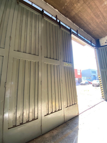 Imagen 2 de 11 de Excelente Galpon En Venta. La Tablada. 300 Mts2