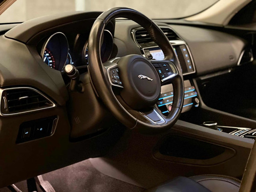 Jaguar F Pace 2.0 Ingenium Prestige Awd 2018 40.900 Com Teto
