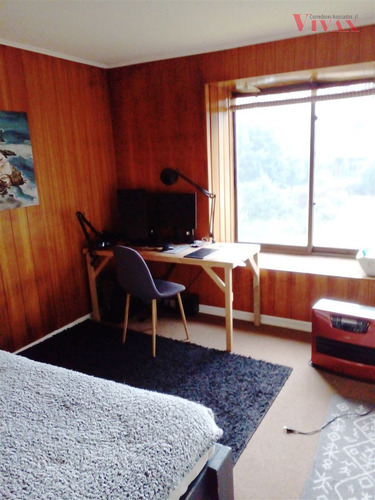 Casa Y Cabaña De Visitas, En Venta Amobladas, 6 D. En Pucón