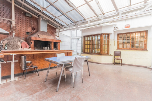 Casa. Gran Potencial Para Desarrollo Inmobiliario. Quincho Y Garage. Avellaneda Centro