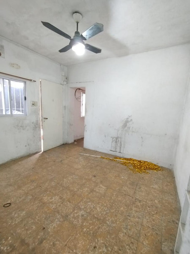 Venta De Ph 2 Amb. En Ramos Mejia 1° Piso Por Escalera A Refaccionar