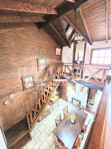 Distinguida Casa En Barrio Centro