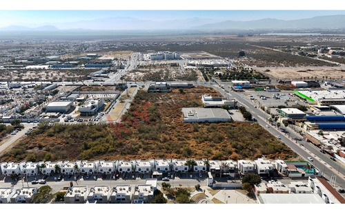 Terreno Para Desarrollar Un Concepto Residencial, Comercial O Mixto Al Oriente De La Ciudad, Vill...