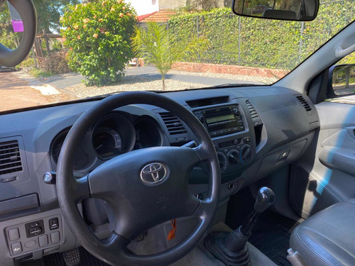 Toyota Hilux Sr 4x2