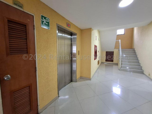 Excelente Apartamento En Venta Urb. San Jacinto, Maracay, Con Planta Electrica, Piso Bajo, 24-28825 Mv