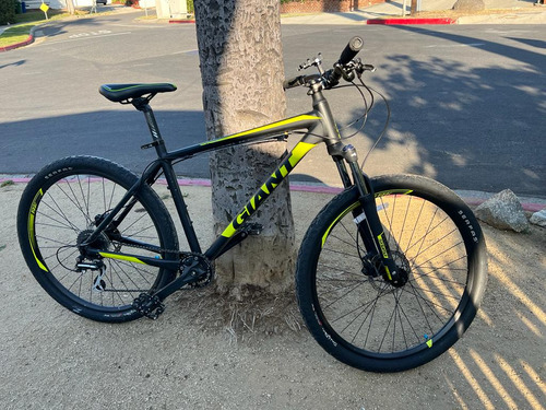 Bicicleta De Montaña Marca Giant 27.5 Talla L 