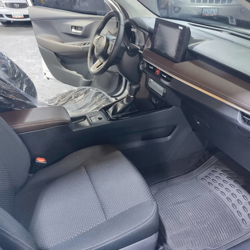 Imagen 4 de 14 de Toyota Yaris E 2023