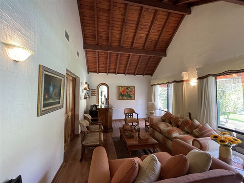 Casa En Venta De 4 Dorm. En Lo Barnechea Jardin Dehesa