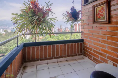Apartamento En Venta En El Poblado Las Lomas. Cod V12653