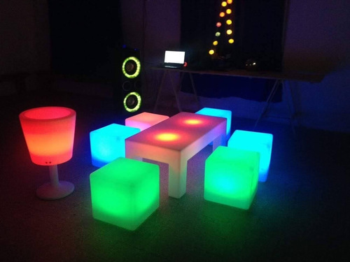 Imagen 6 de 9 de Alquiler Para Fiestas- Living Led- Hierro Y Madera- Puff Led