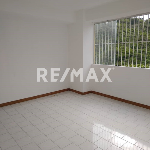 Se Ofrece En Alquiler Apartamento En Manzanares Oeste