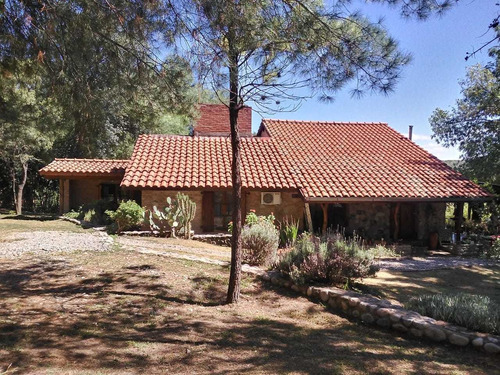 Casa Sobre Lote De 8360 M2 Con Acequia - Villa De Las Rosas