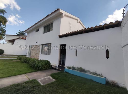 | Casa En Venta Al Este De Barquisimeto Zona Colinas De Santa Rosa  R E F  2 - 4 - 7 - 6  2  Mp |