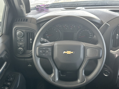 Chevrolet Silverado 5.3 V8 Custom Doble Cabina 4X4 At