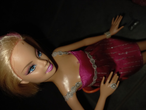 Muñeca Barbie Fashion , C/ Accesorios, Art, En Piernas