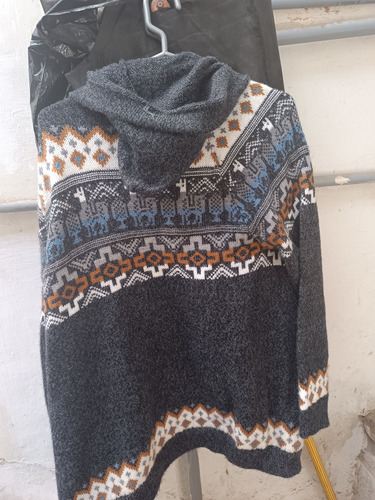 Se Vende Chompa Usada Sin Detalle Se Hace Envios Desde Huach (Usado)