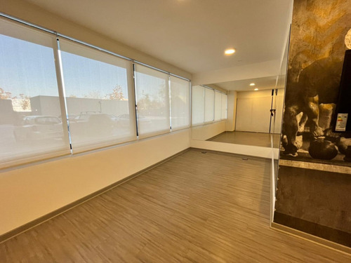 Departamento Nuevo. Estación Metro Tren, San Bernardo.
