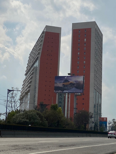 Oficina En Renta Con Vista A La Ciudad, Iluminada, Espacios 