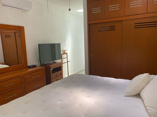 ¡casa Amueblada En Esquina Con Paneles Solares En Las Américas, Mérida!