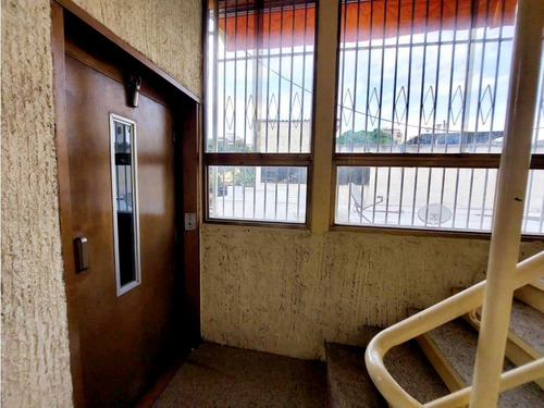 Alquiler Los Chaguaramos Local Comercial En Edificio