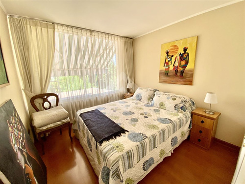 Casa En Venta De 4 Dorm. En La Reina