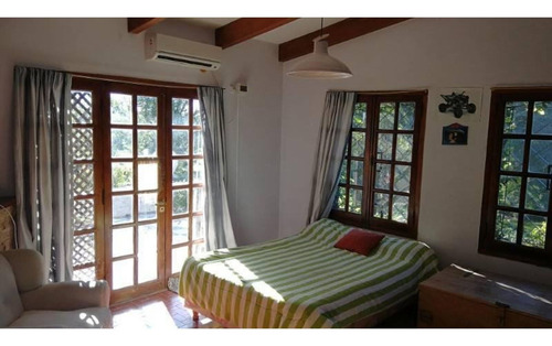 Imagen 15 de 27 de Comoda Casa Quinta De 4 Dormitorios Y 13.000 M2 De Parque Arbolado