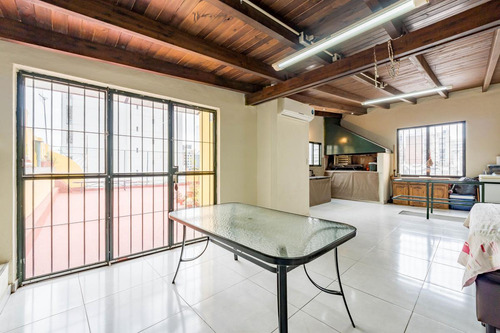 Venta/permuta - Casa Planta Alta, 4 Dormitorios - Centro, Rosario.