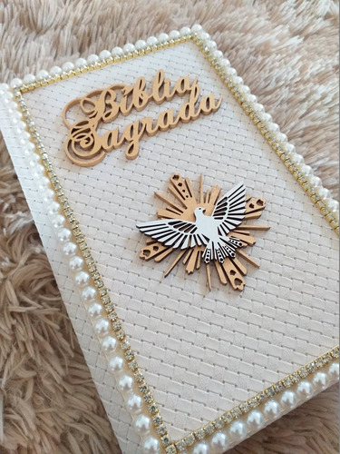 Imagem 2 de 9 de Bíblia Decorada Católica Matelasse Bege Espírito Santo
