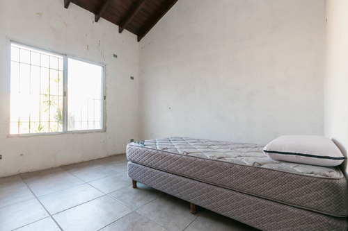 Chalet 2 Plantas Con Jardin Y Quincho